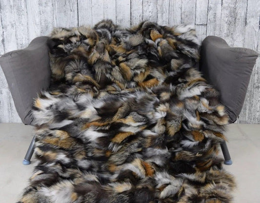 Felldecke vom Kreuzfuchs „Tricolor“ 200cm x 200cm Home - VanDyck Pelzwaren