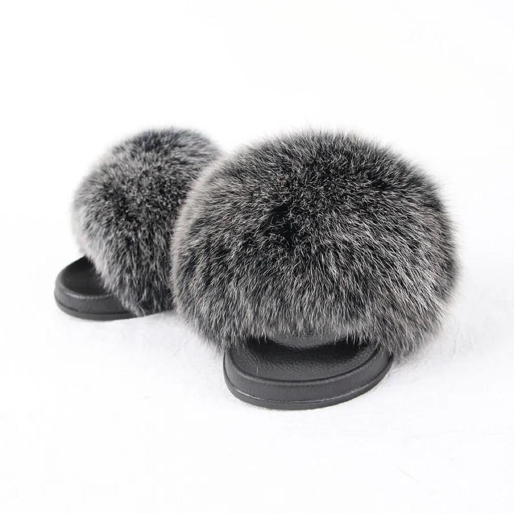 Slippers with XXL fox fur in different colors