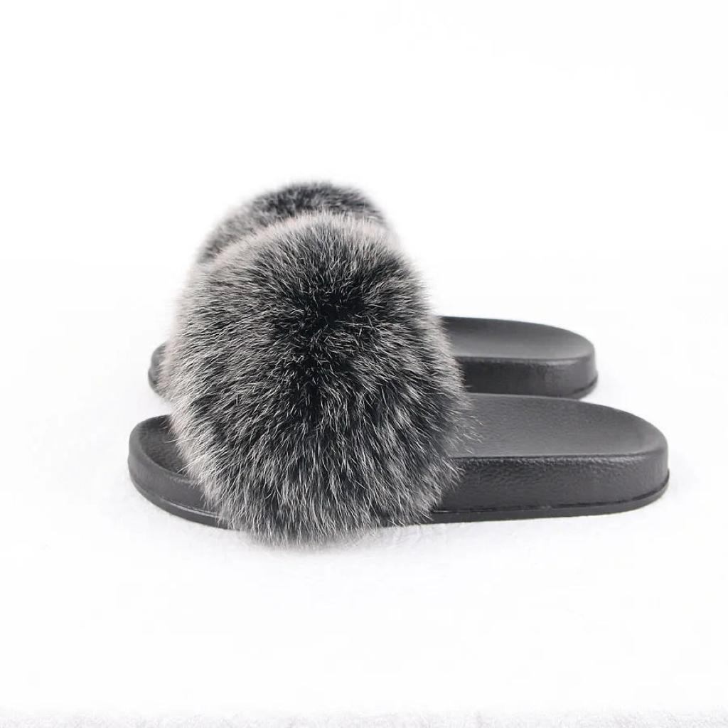 Slippers with XXL fox fur in different colors