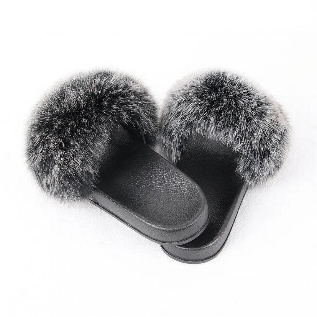 Slippers with XXL fox fur in different colors