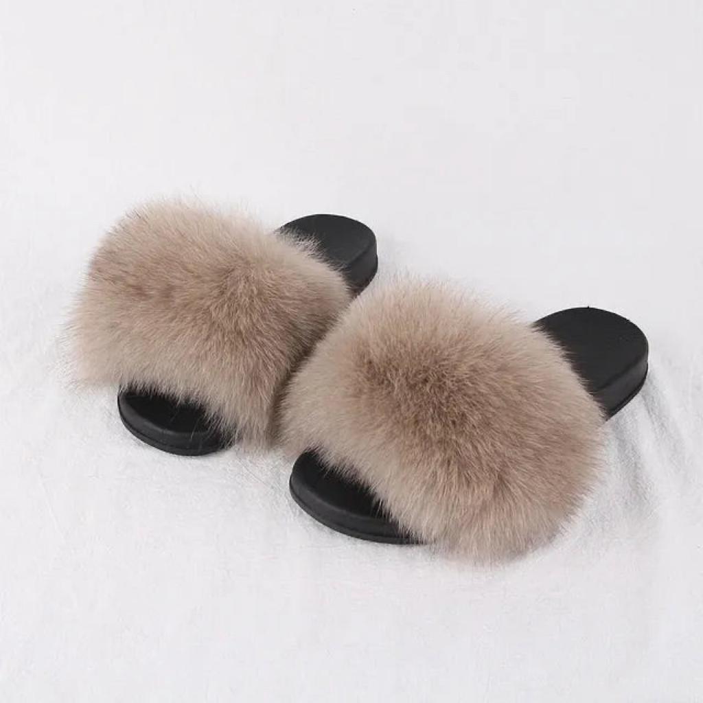 Slippers with XXL fox fur in different colors