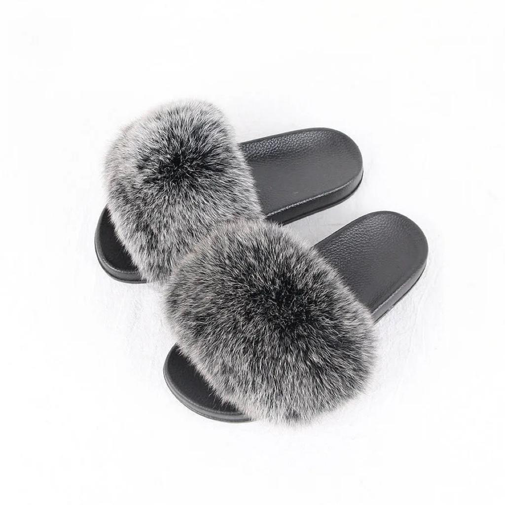 Slippers with XXL fox fur in different colors